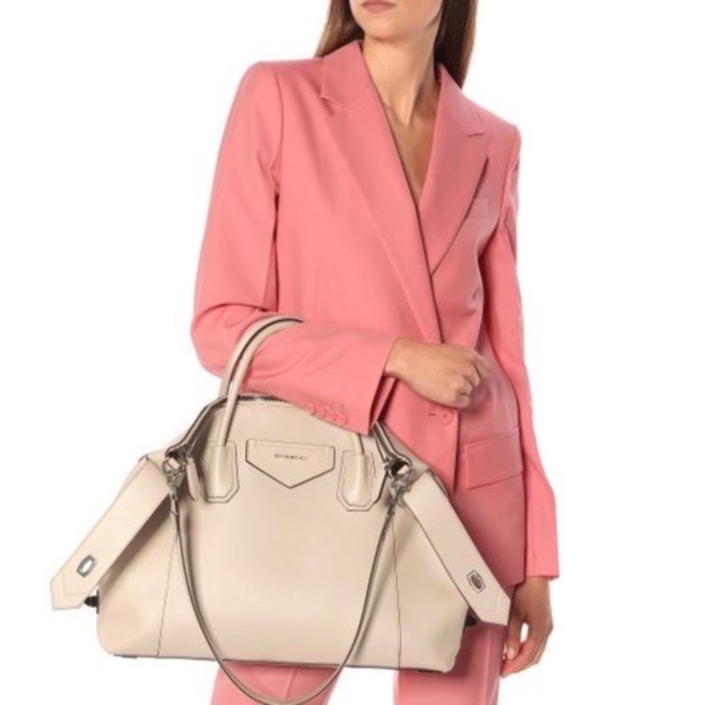 Givenchy Medium Soft Antigona in Dune / Beige Color - Picture 3 of 15
